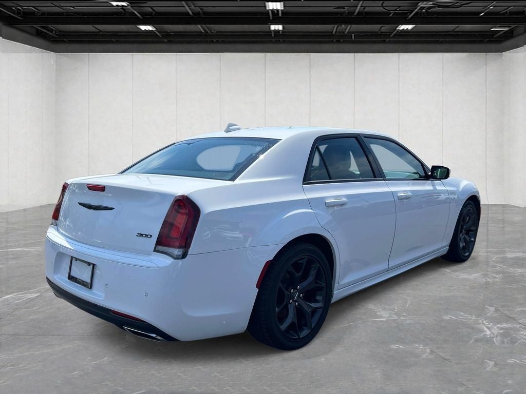 2022 Chrysler 300 Touring