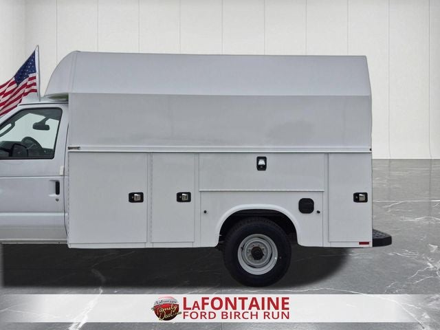 2027 Ford E-350SD Base Cutaway