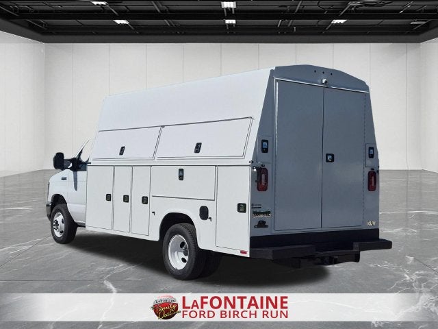 2027 Ford E-450SD Base