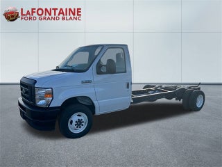2025 Ford E-350SD Base Cutaway