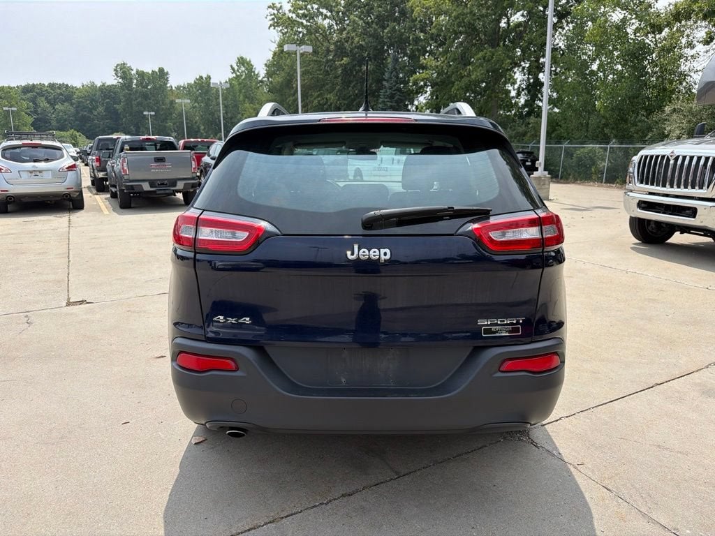 2016 Jeep Cherokee Sport