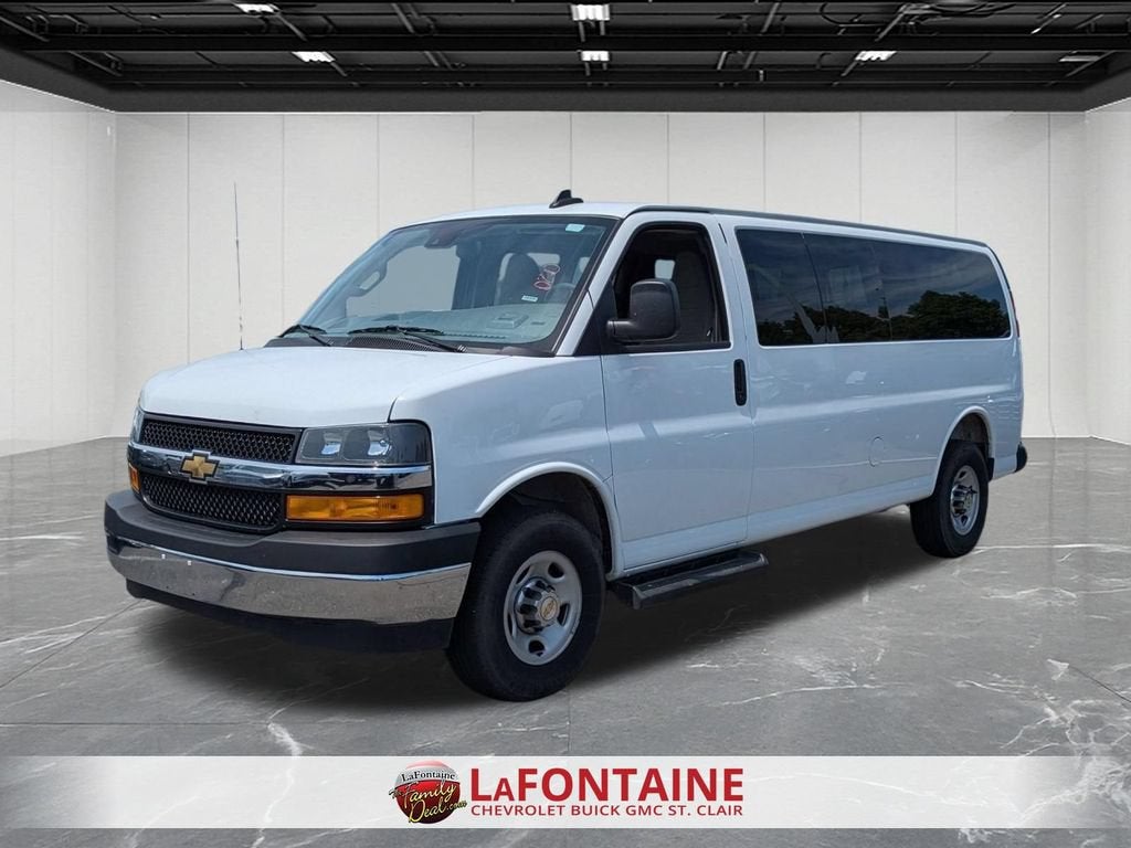 2025 Chevrolet Express Passenger 1LT