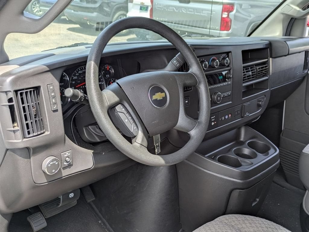2025 Chevrolet Express Passenger 1LT