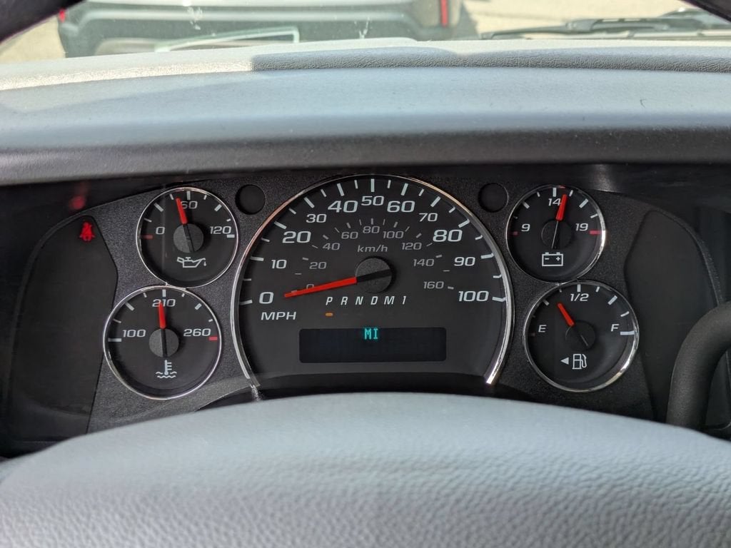 2025 Chevrolet Express Passenger 1LT