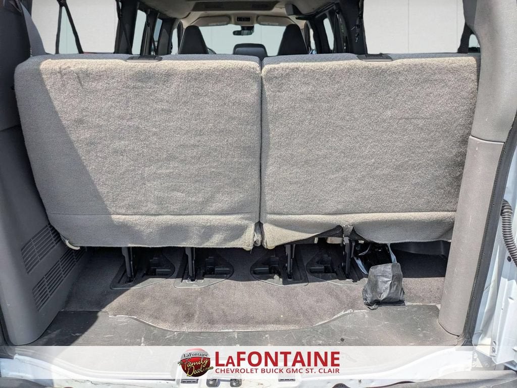 2025 Chevrolet Express Passenger 1LT