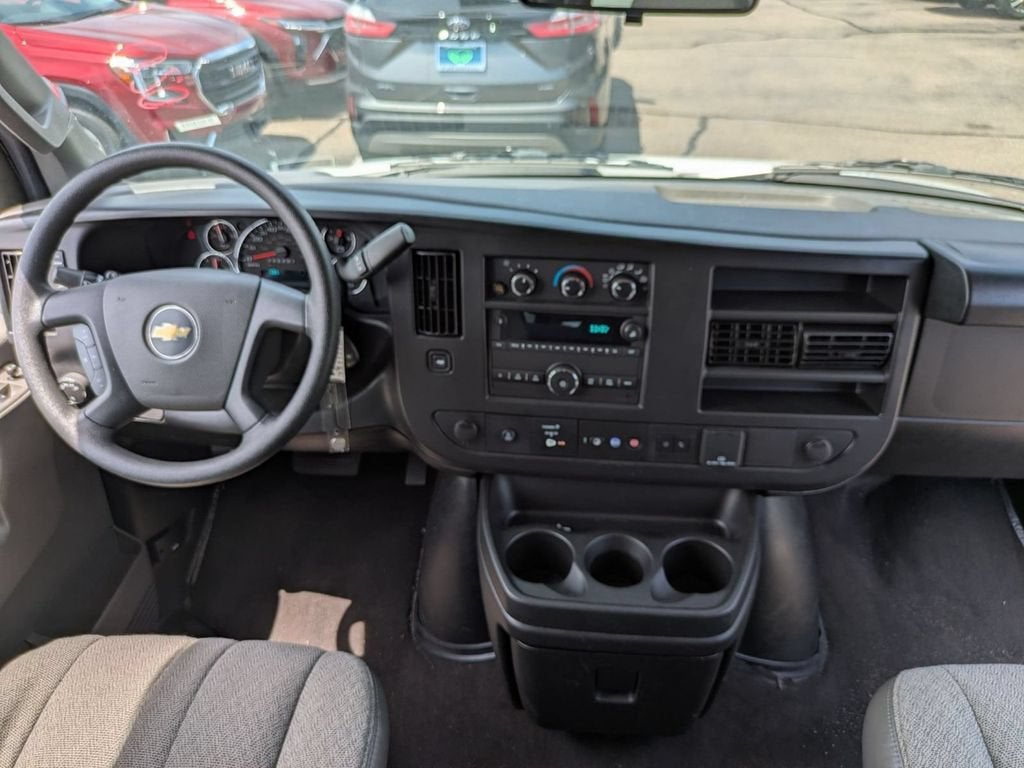 2025 Chevrolet Express Passenger 1LT