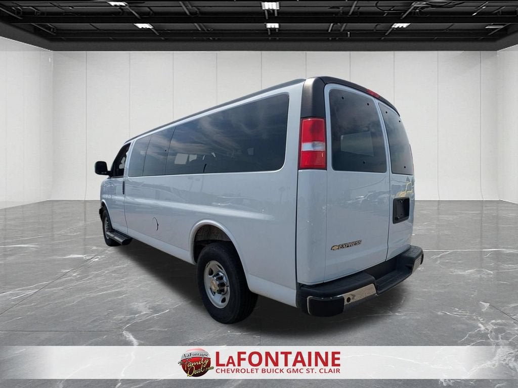 2025 Chevrolet Express Passenger 1LT