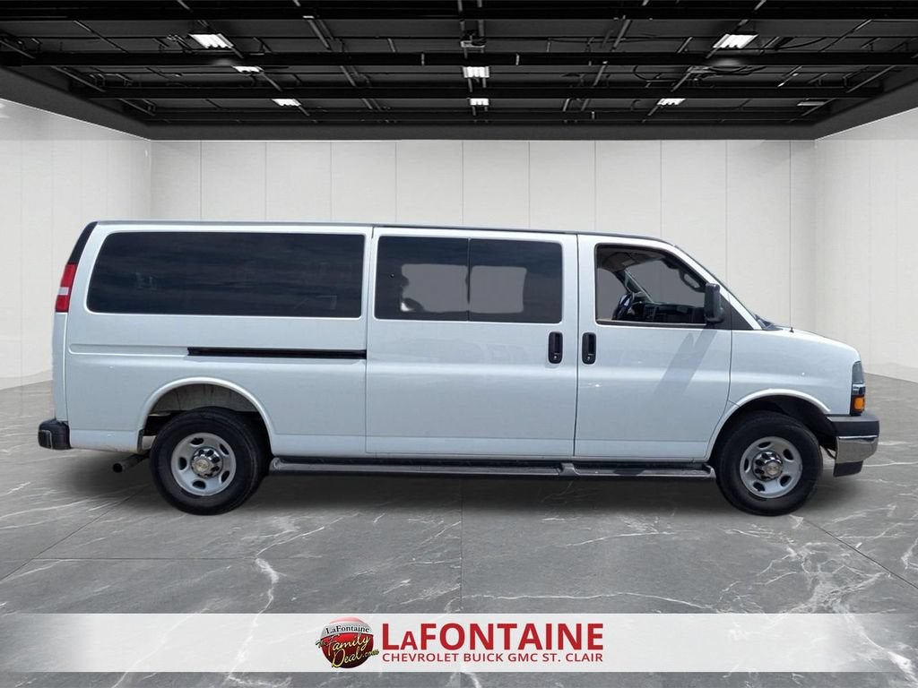 2025 Chevrolet Express Passenger 1LT