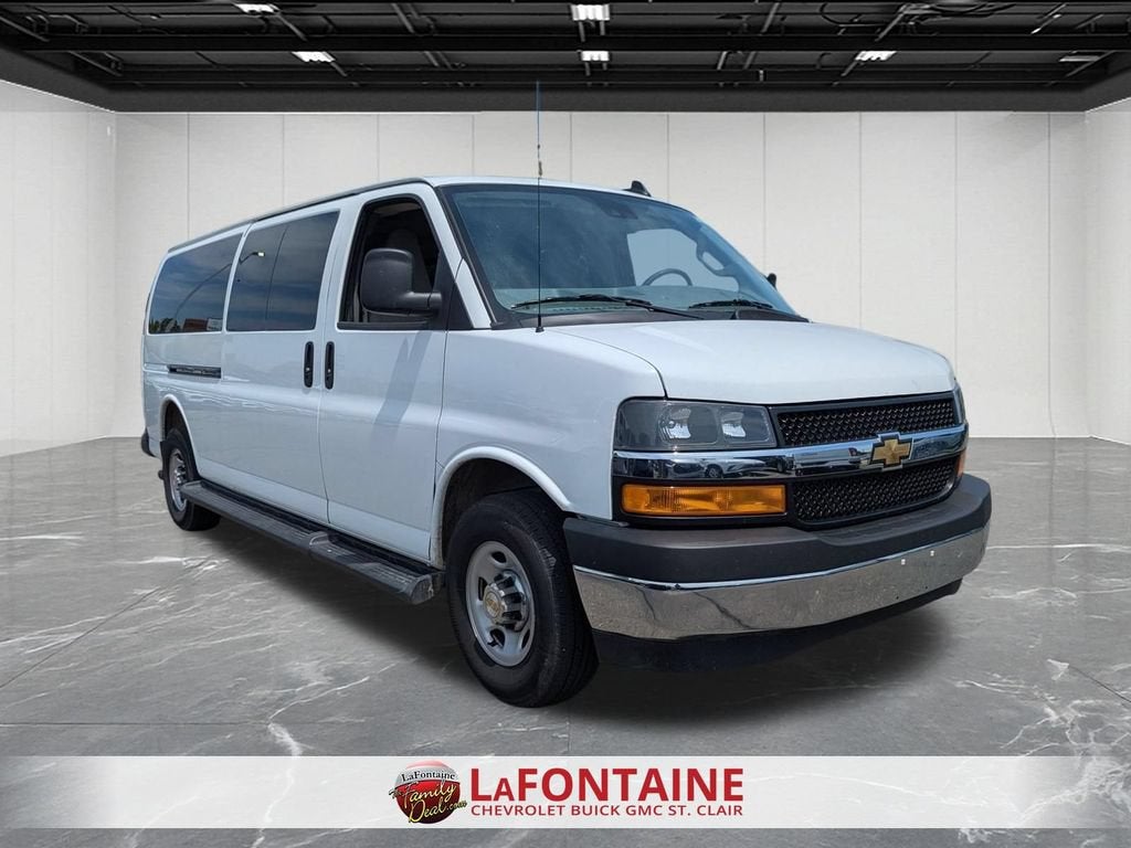 2025 Chevrolet Express Passenger 1LT