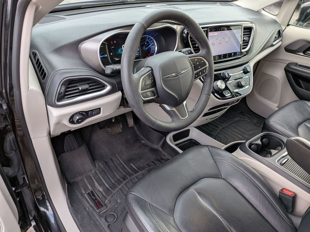 2022 Chrysler Pacifica Hybrid Touring L