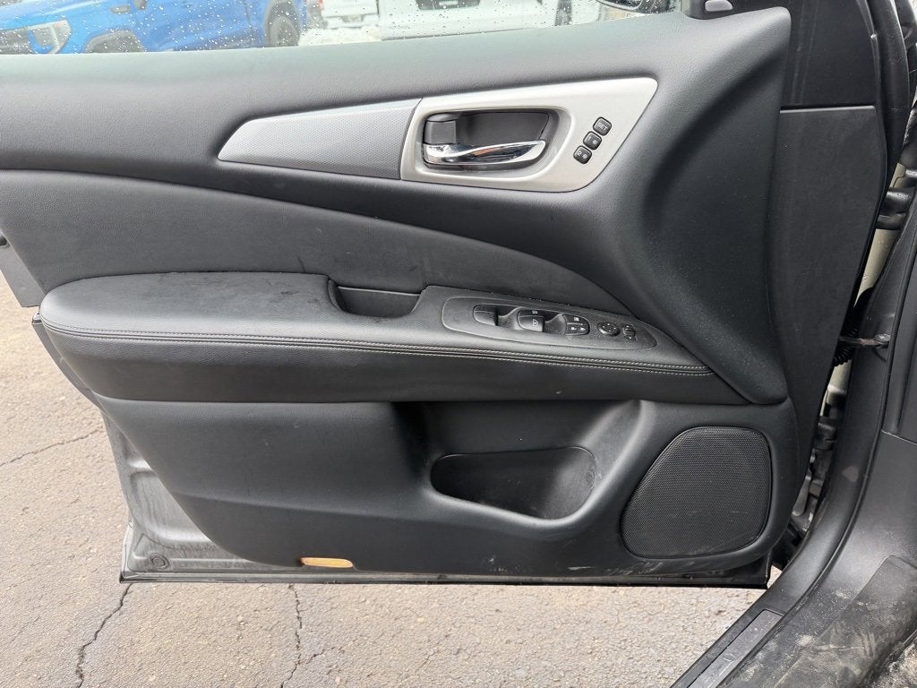 2020 Nissan Pathfinder SL